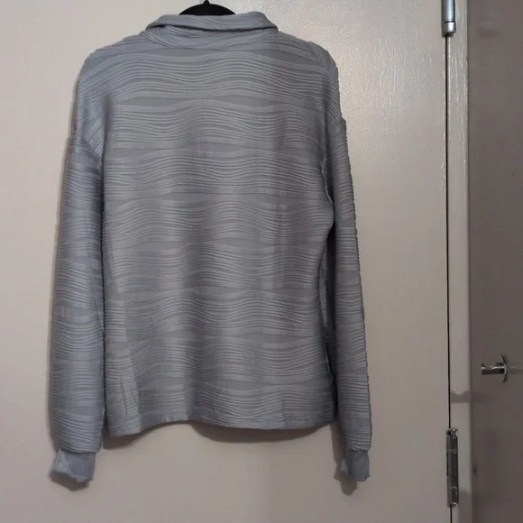 NWOT DOKOTOO women's gray zip-front textured shirt, size M - Picture 6 of 6